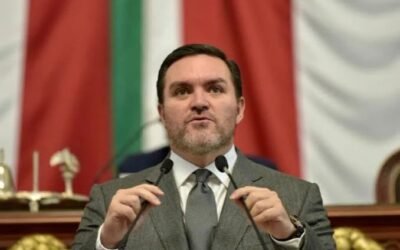 Federico Döring huye a mesa de debate de Azucena tras revelarse contratos millonarios del PAN